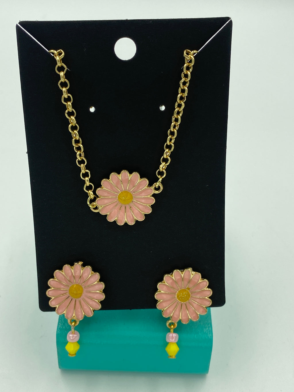 Jewelry Sets Pink Flowers Gold Tone Charm Bracelet and Clip-on Earrings